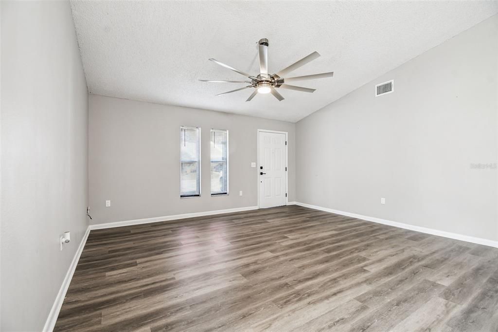 待售: $249,000 (2 贝兹, 2 浴室, 1006 平方英尺)