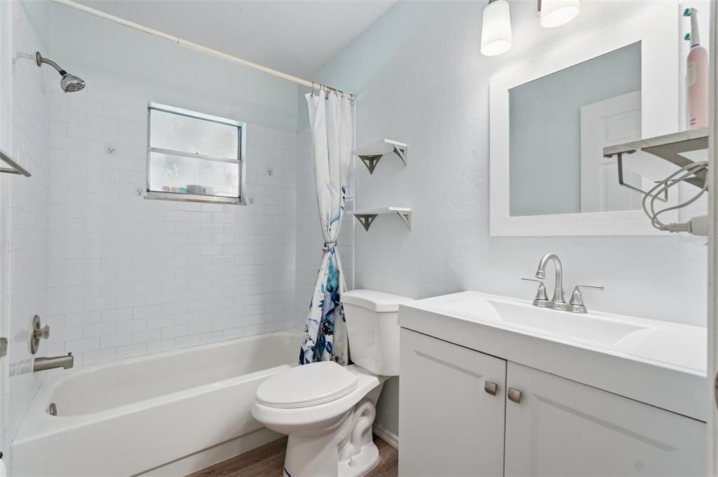 Active With Contract: $340,000 (5 beds, 2 baths, 1865 Square Feet)