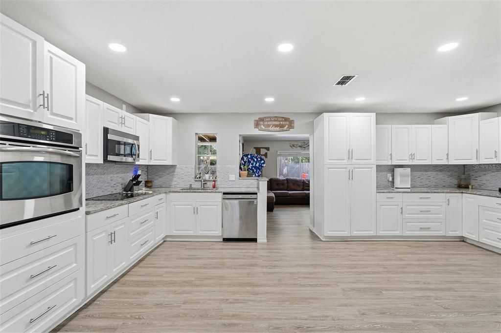 Active With Contract: $340,000 (5 beds, 2 baths, 1865 Square Feet)