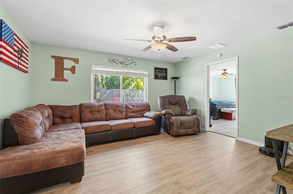 Active With Contract: $340,000 (5 beds, 2 baths, 1865 Square Feet)