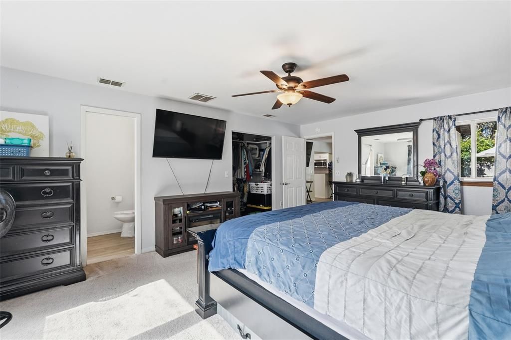 Active With Contract: $340,000 (5 beds, 2 baths, 1865 Square Feet)