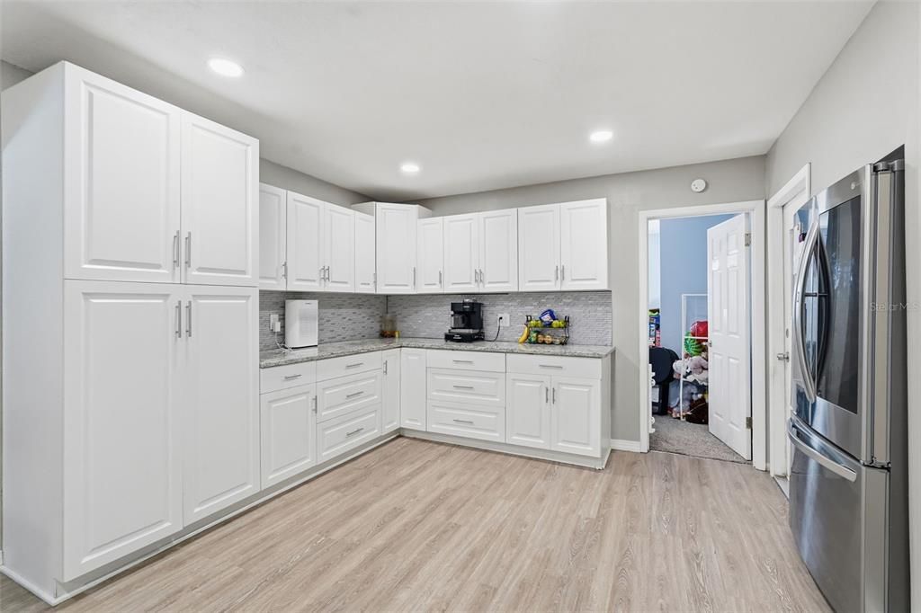 Active With Contract: $340,000 (5 beds, 2 baths, 1865 Square Feet)