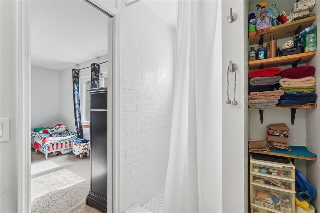 Active With Contract: $340,000 (5 beds, 2 baths, 1865 Square Feet)