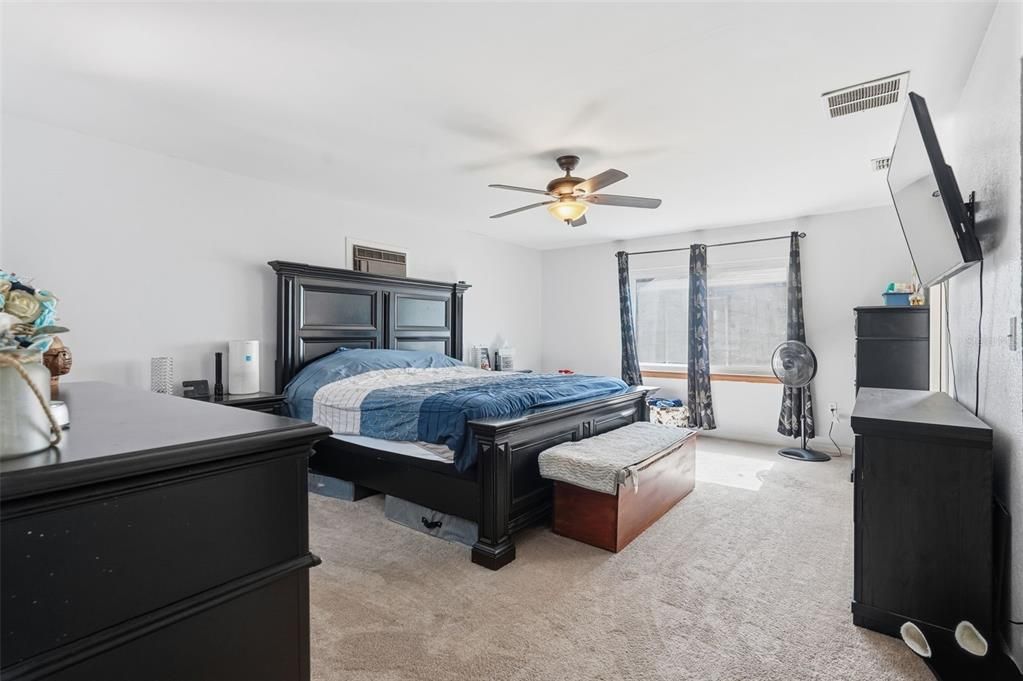 Active With Contract: $340,000 (5 beds, 2 baths, 1865 Square Feet)