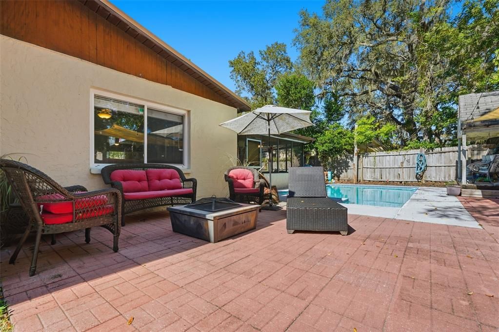 Active With Contract: $340,000 (5 beds, 2 baths, 1865 Square Feet)