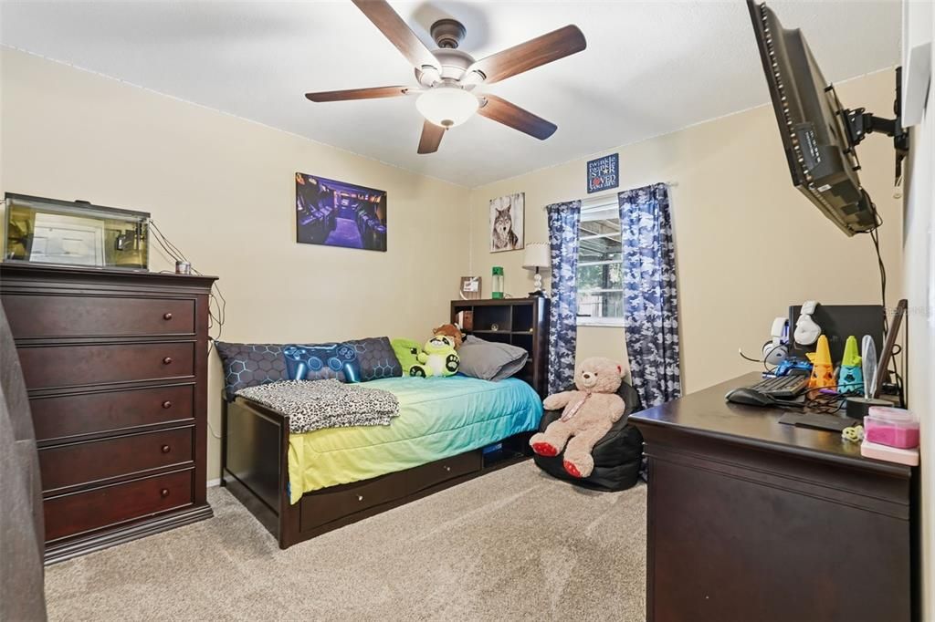 Active With Contract: $340,000 (5 beds, 2 baths, 1865 Square Feet)