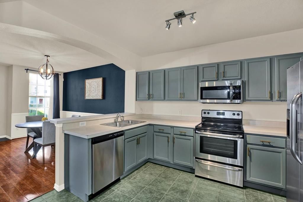 For Sale: $235,000 (3 beds, 2 baths, 1400 Square Feet)