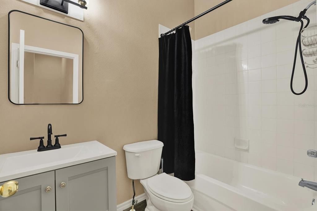 For Sale: $235,000 (3 beds, 2 baths, 1400 Square Feet)