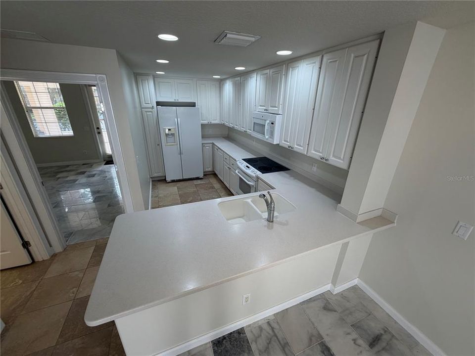 В аренду: $2,595 (3 спален, 3 ванн, 1810 Квадратных фут)