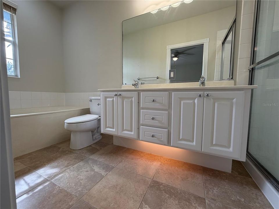 В аренду: $2,595 (3 спален, 3 ванн, 1810 Квадратных фут)