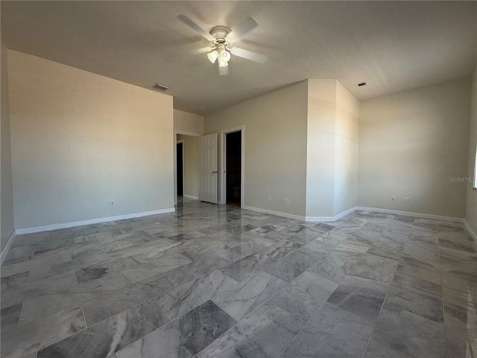 В аренду: $2,595 (3 спален, 3 ванн, 1810 Квадратных фут)