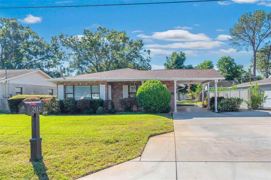 Active With Contract: $2,395 (3 beds, 1 baths, 1230 Square Feet)