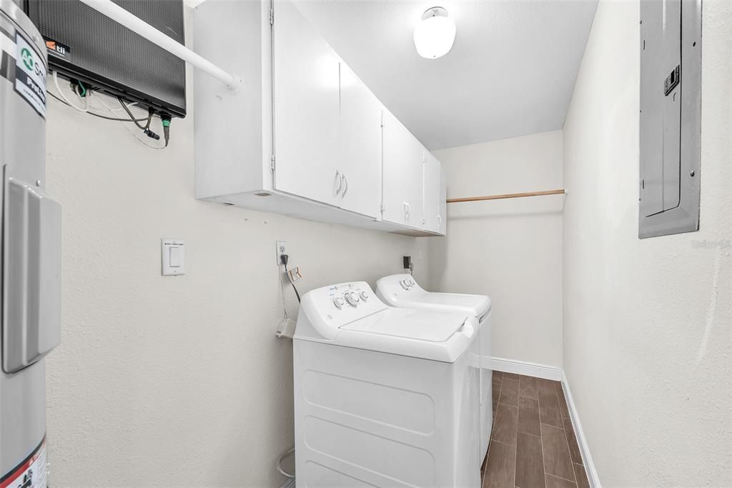 Active With Contract: $2,395 (3 beds, 1 baths, 1230 Square Feet)