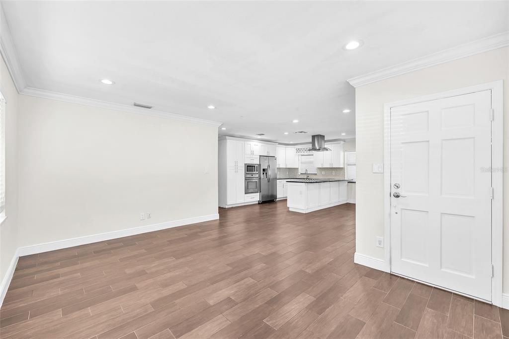 Active With Contract: $2,395 (3 beds, 1 baths, 1230 Square Feet)