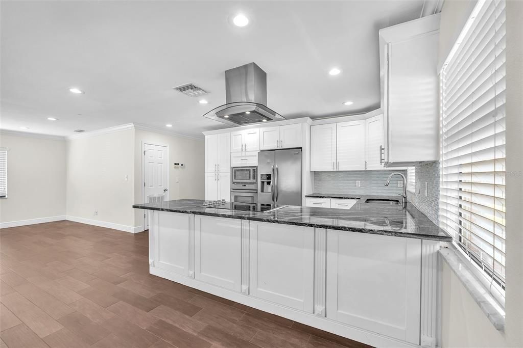 Active With Contract: $2,395 (3 beds, 1 baths, 1230 Square Feet)