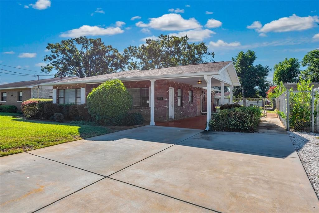 Active With Contract: $2,395 (3 beds, 1 baths, 1230 Square Feet)