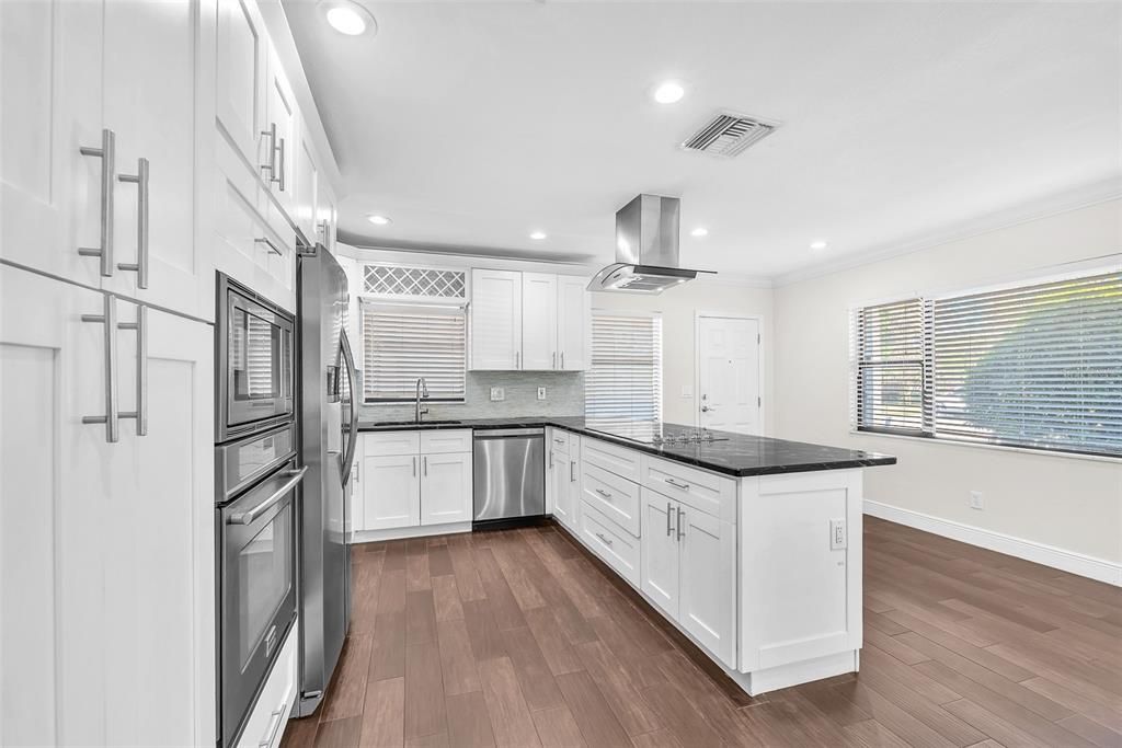 Active With Contract: $2,395 (3 beds, 1 baths, 1230 Square Feet)