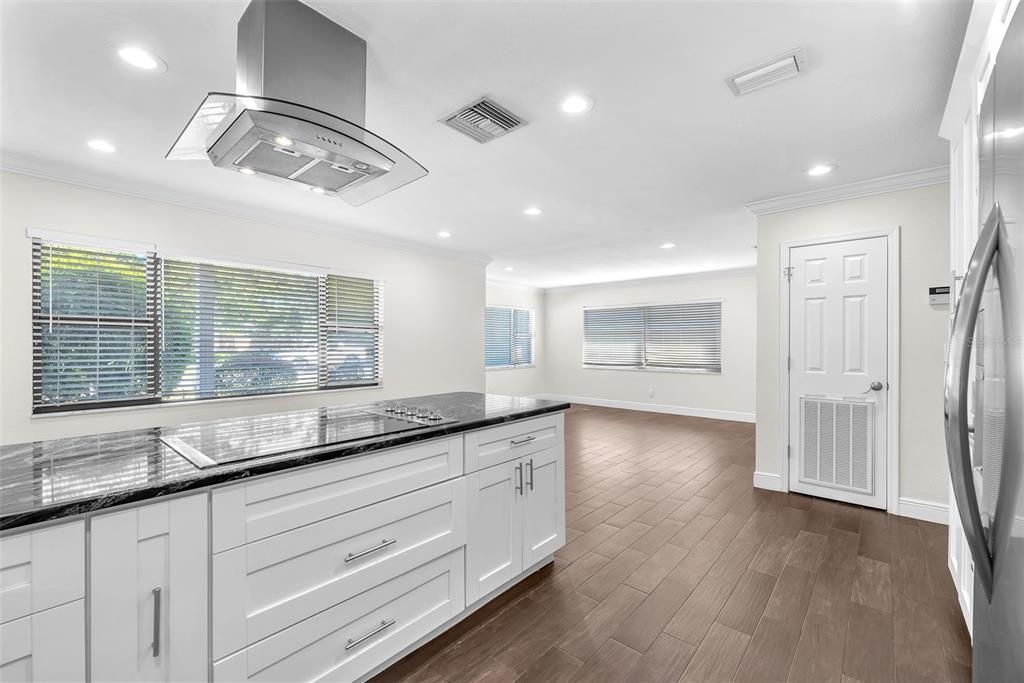 Active With Contract: $2,395 (3 beds, 1 baths, 1230 Square Feet)