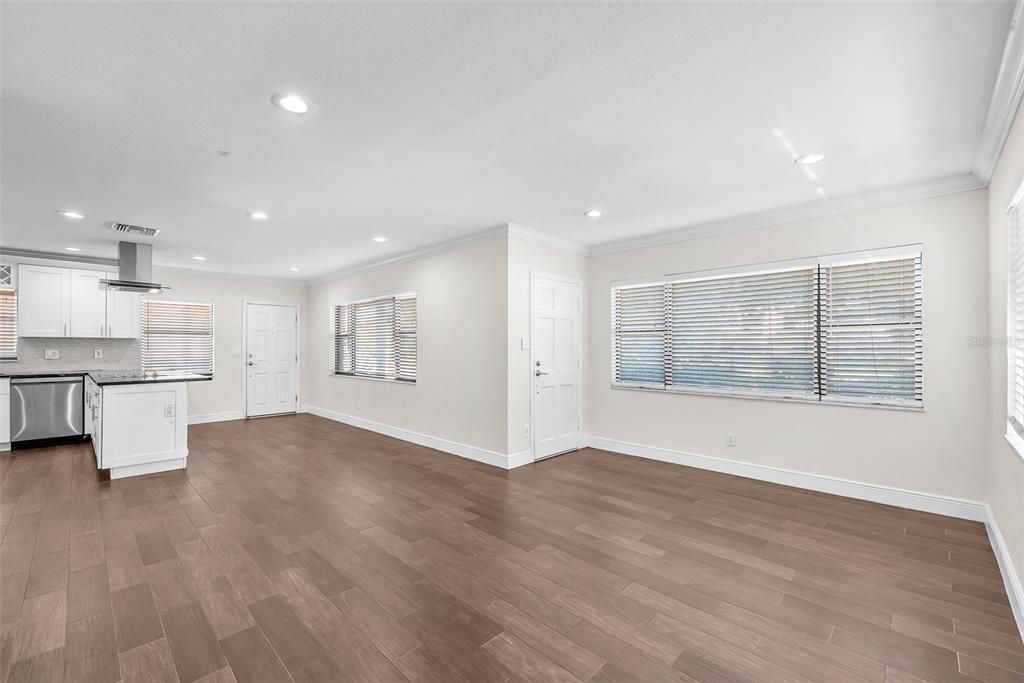 Active With Contract: $2,395 (3 beds, 1 baths, 1230 Square Feet)