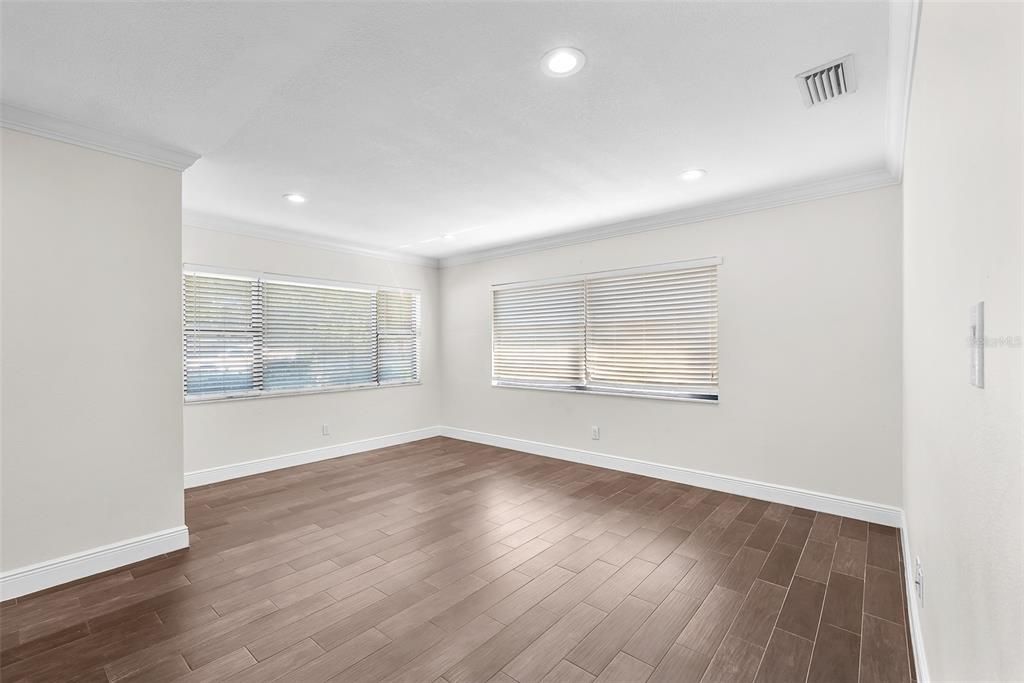 Active With Contract: $2,395 (3 beds, 1 baths, 1230 Square Feet)