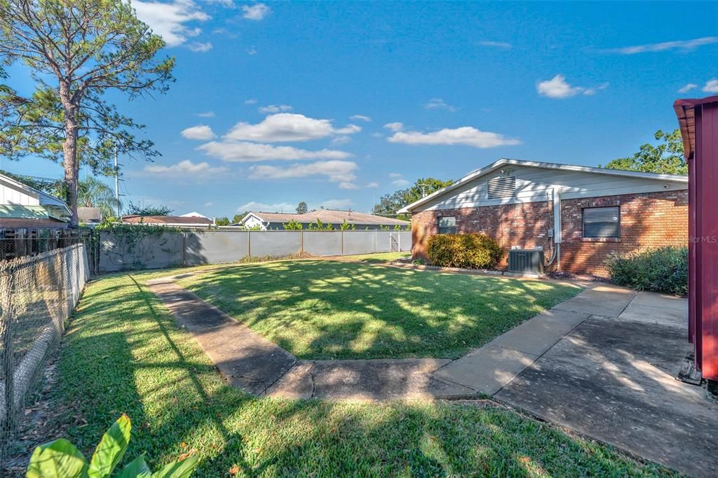 Active With Contract: $2,395 (3 beds, 1 baths, 1230 Square Feet)