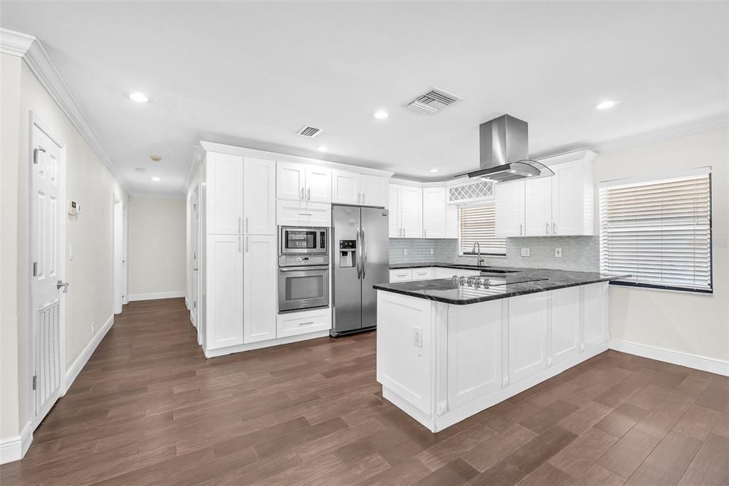 Active With Contract: $2,395 (3 beds, 1 baths, 1230 Square Feet)