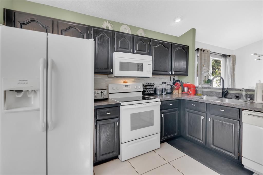 Active With Contract: $2,400 (3 beds, 2 baths, 1502 Square Feet)