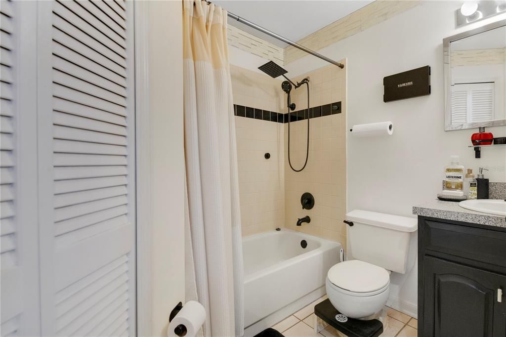 Active With Contract: $2,400 (3 beds, 2 baths, 1502 Square Feet)