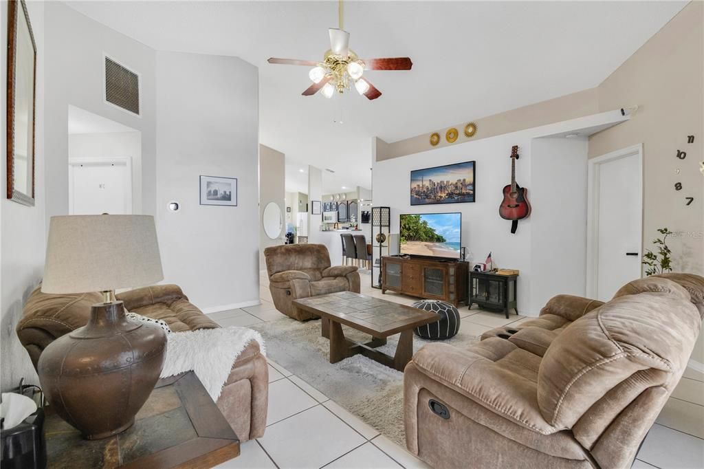Active With Contract: $2,400 (3 beds, 2 baths, 1502 Square Feet)