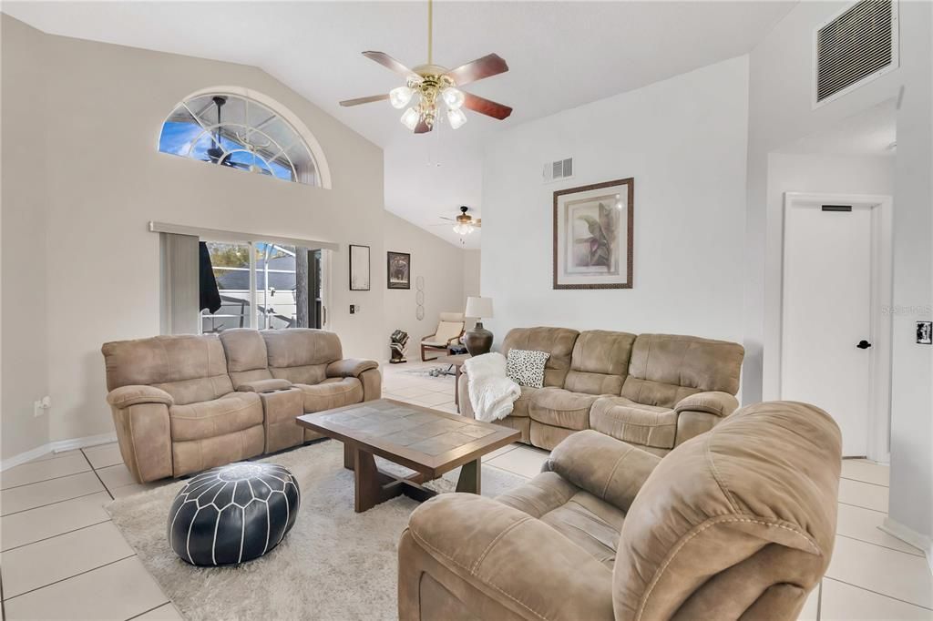 Active With Contract: $2,400 (3 beds, 2 baths, 1502 Square Feet)