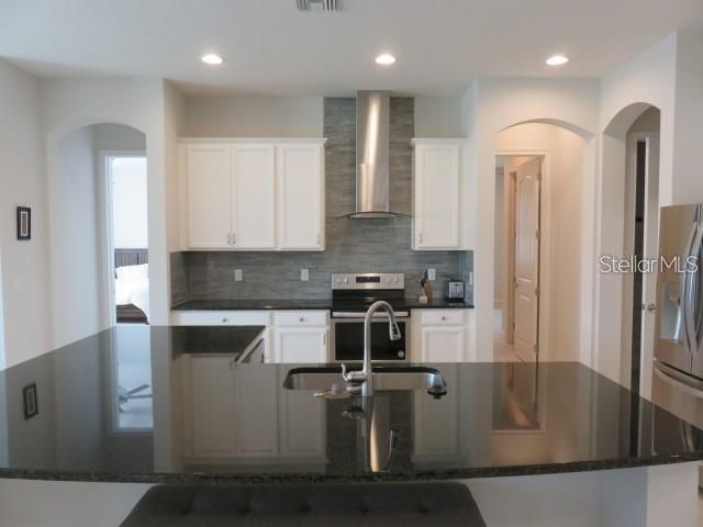 For Rent: $3,100 (3 beds, 3 baths, 2461 Square Feet)