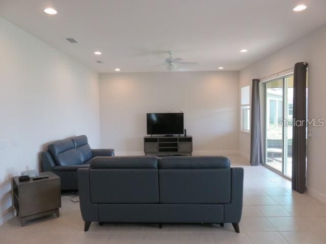 For Rent: $3,100 (3 beds, 3 baths, 2461 Square Feet)