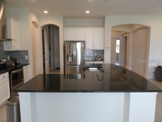 For Rent: $3,100 (3 beds, 3 baths, 2461 Square Feet)