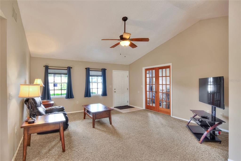 待售: $289,000 (3 贝兹, 2 浴室, 1396 平方英尺)