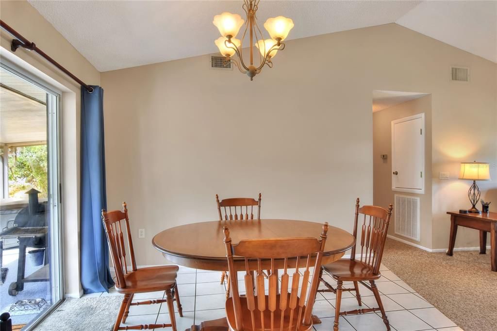 待售: $289,000 (3 贝兹, 2 浴室, 1396 平方英尺)