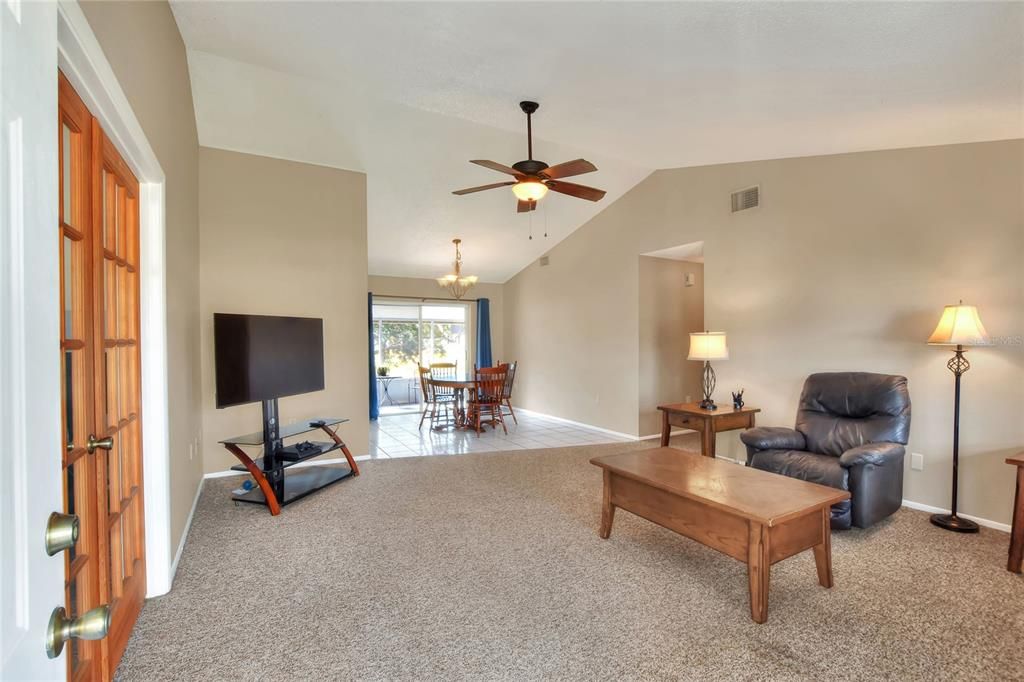 待售: $289,000 (3 贝兹, 2 浴室, 1396 平方英尺)