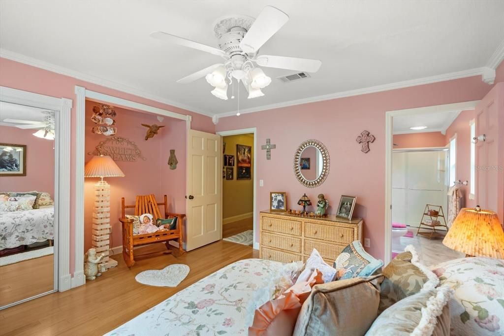 En Venta: $1,500,000 (5 camas, 4 baños, 4421 Pies cuadrados)