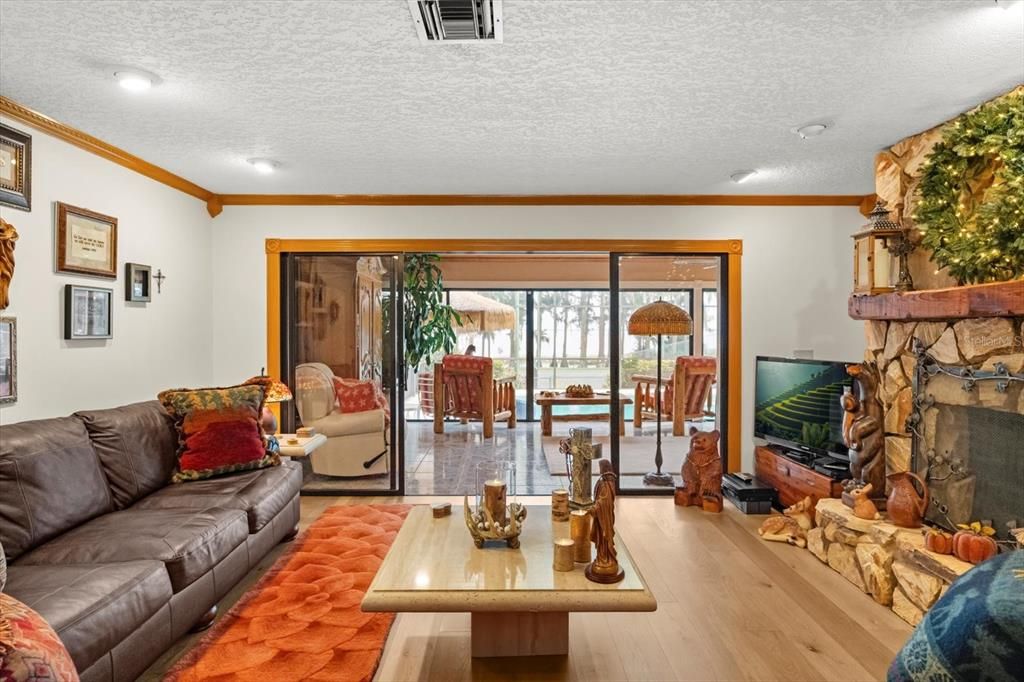 En Venta: $1,500,000 (5 camas, 4 baños, 4421 Pies cuadrados)