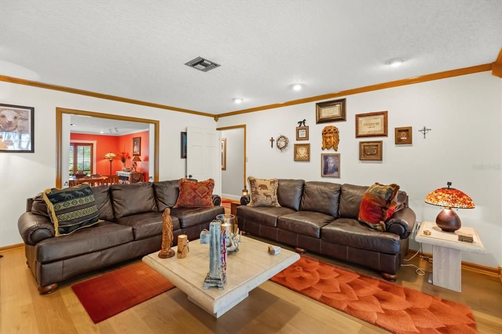 En Venta: $1,500,000 (5 camas, 4 baños, 4421 Pies cuadrados)