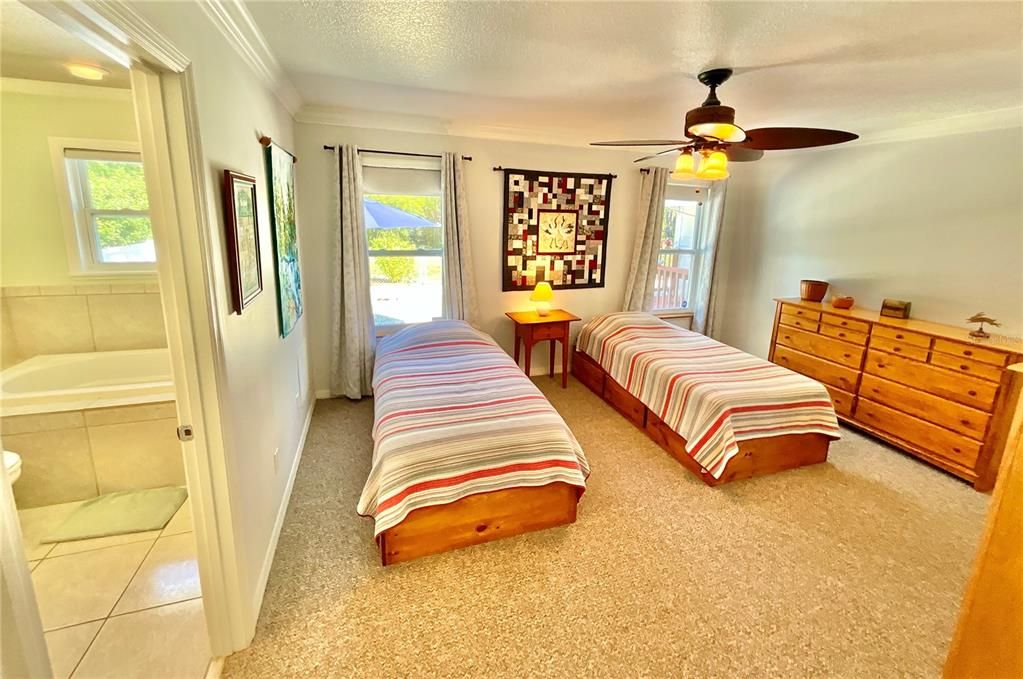 Active With Contract: $355,000 (3 beds, 3 baths, 1664 Square Feet)