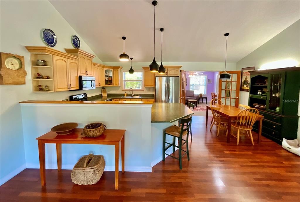 Active With Contract: $355,000 (3 beds, 3 baths, 1664 Square Feet)