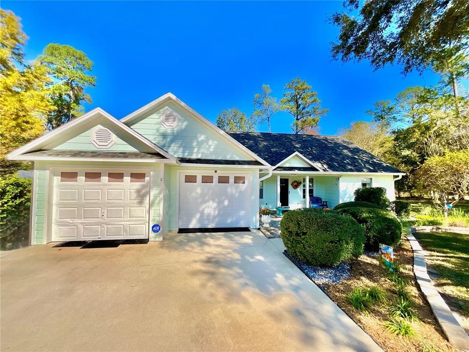 Active With Contract: $355,000 (3 beds, 3 baths, 1664 Square Feet)