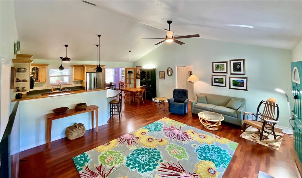 Active With Contract: $355,000 (3 beds, 3 baths, 1664 Square Feet)