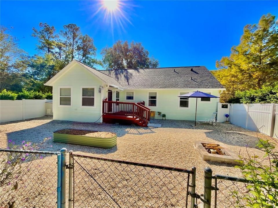 Active With Contract: $355,000 (3 beds, 3 baths, 1664 Square Feet)