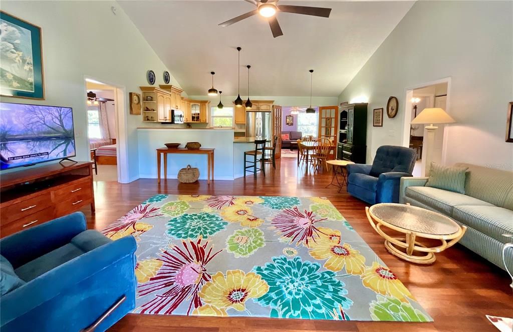 Active With Contract: $355,000 (3 beds, 3 baths, 1664 Square Feet)