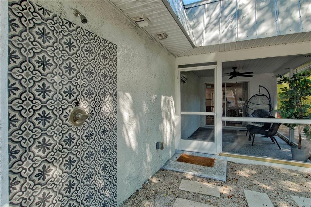 For Sale: $1,500,000 (4 beds, 0 baths, 1676 Square Feet)