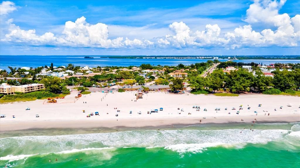 For Sale: $1,500,000 (4 beds, 0 baths, 1676 Square Feet)