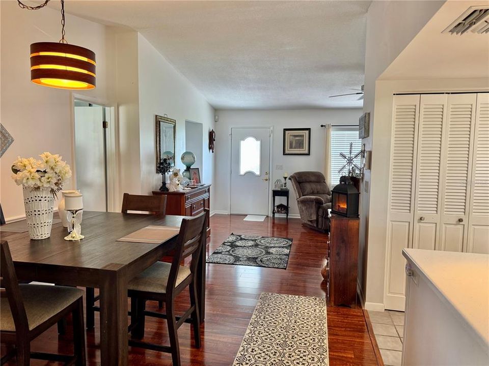 For Sale: $339,900 (2 beds, 2 baths, 1444 Square Feet)