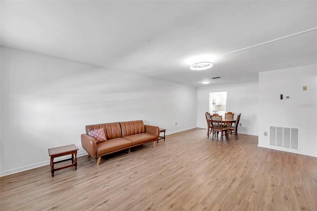 待售: $125,000 (2 贝兹, 2 浴室, 1120 平方英尺)