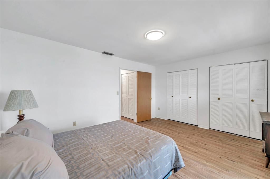 待售: $125,000 (2 贝兹, 2 浴室, 1120 平方英尺)